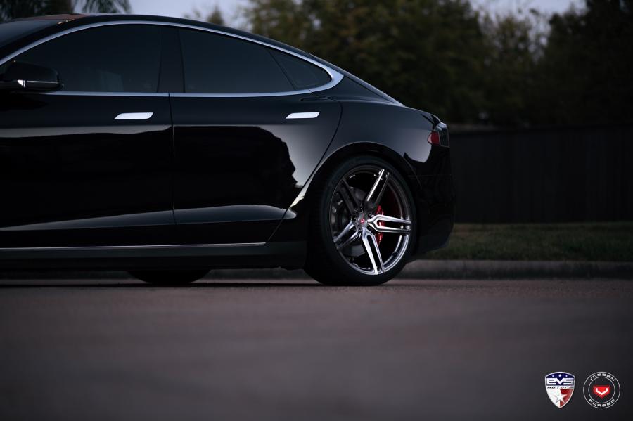 Детали экстерьера Tesla Model S on Vossen Wheels (HC-1) 2016 года  (фото 9 из 23)